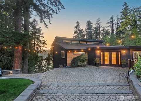 Photo of 18631 E Spring Lake Drive SE, Renton, WA 98058 (MLS # 2512737)