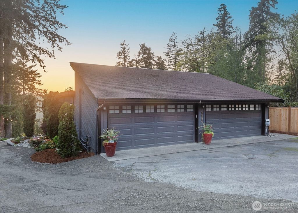 Photo of 18631 E Spring Lake Drive SE, Renton, WA 98058 (MLS # 2512737)