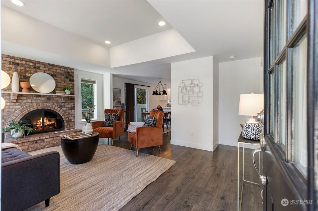 Photo of 11271 35th Avenue SW, Seattle, WA 98146 (MLS # 2138171)