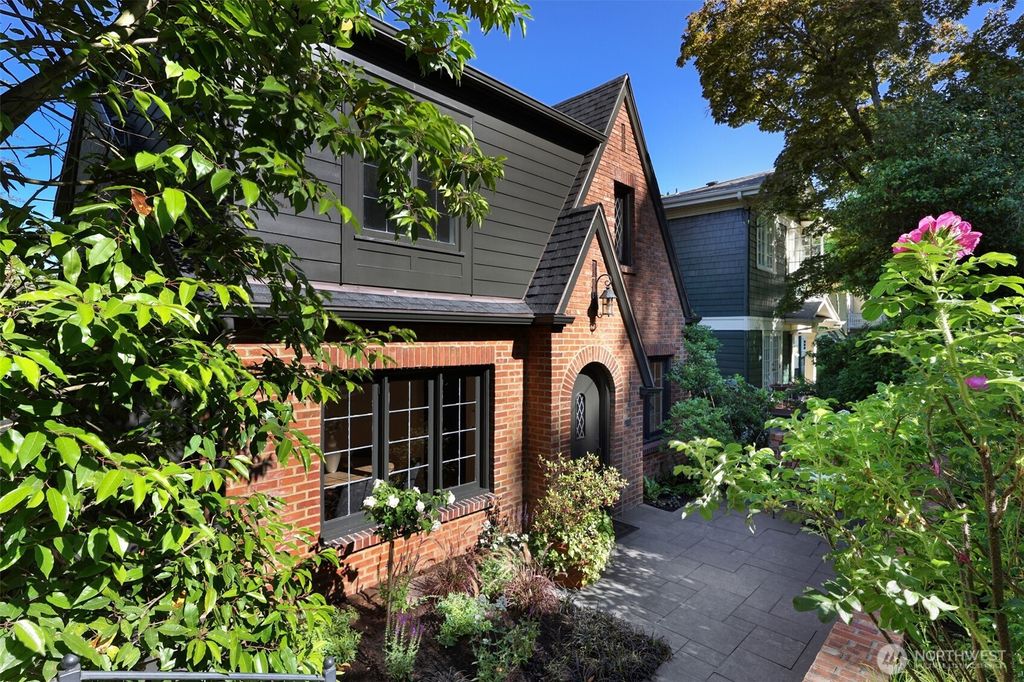 Photo of 1714 37th Avenue, Seattle, WA 98122 (MLS # 2392139)