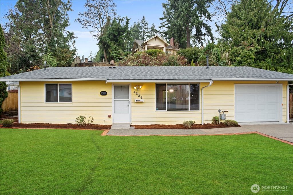 Photo of 4334 Grand Avenue, Everett, WA 98203 (MLS # 2456368)