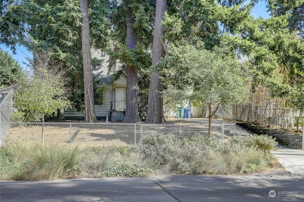 Photo of 13032 30th Avenue NE, Seattle, WA 98125 (MLS # 2170026)