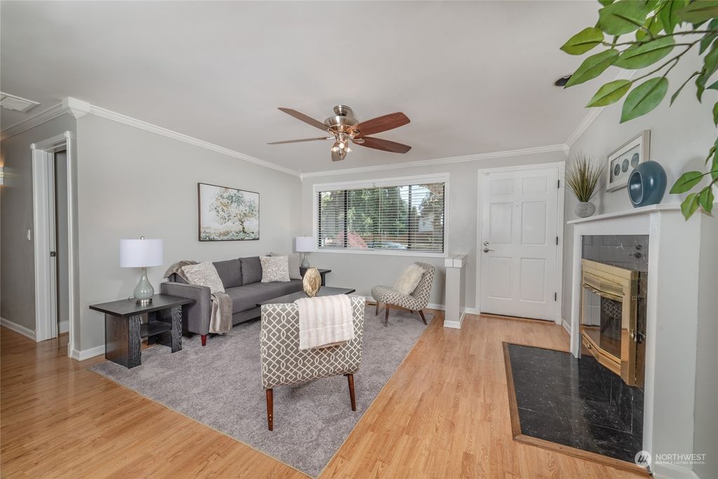 Photo of 2036 S 298th Street, Federal Way, WA 98003 (MLS # 2136683)