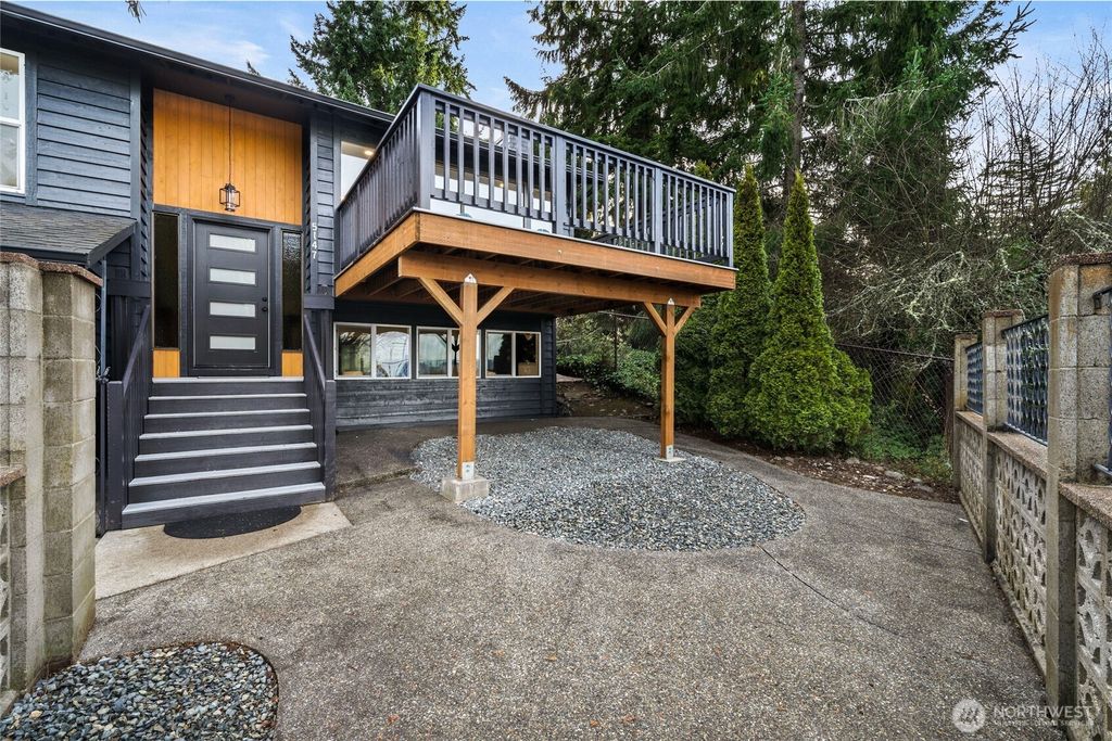 Photo of 5147 SW 311th Place, Federal Way, WA 98023 (MLS # 2464557)