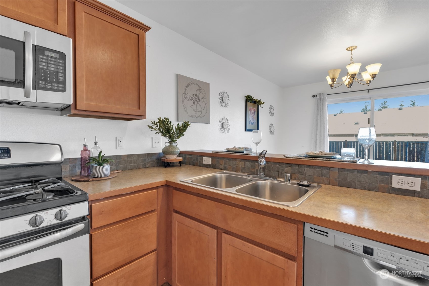 Spanaway, Washington 98387, United States, 4 Bedrooms Bedrooms, ,3 BathroomsBathrooms,Residential,Pending,11900