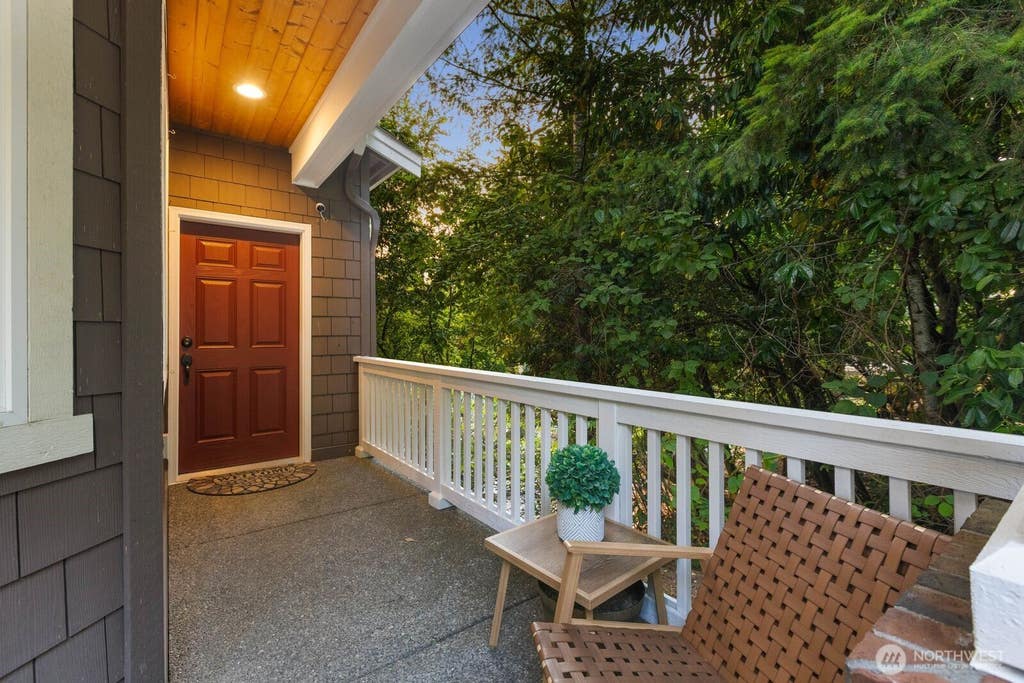 Photo of 14008 SE 21st Place, Bellevue, WA 98007 (MLS # 2559032)