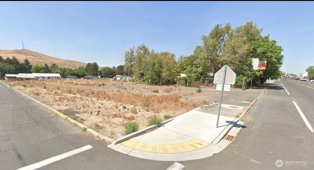 Photo of 857 SW Basin St St, Ephrata, WA 98823 (MLS # 2468258)