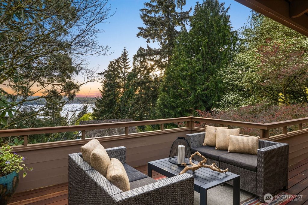 Photo of 8440 W Mercer Way Way, Mercer Island, WA 98040 (MLS # 2483277)