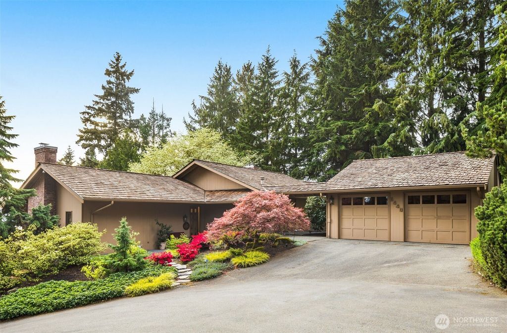 Photo of 8440 W Mercer Way Way, Mercer Island, WA 98040 (MLS # 2483277)
