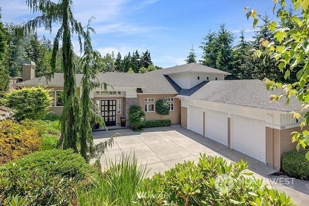 Photo of 4106 118th Avenue NE, Kirkland, WA 98033 (MLS # 2253272)