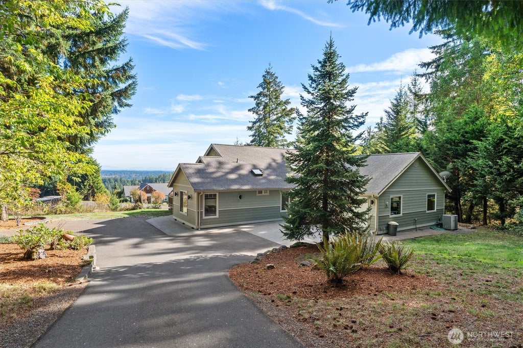 Photo of 7030 Sunrise Ridge Lane NW, Olympia, WA 98502 (MLS # 2593810)