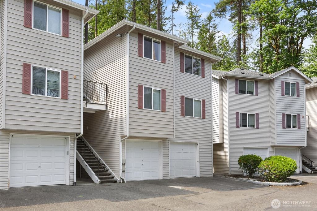 Photo of 595 Newport Way NW #E4, Issaquah, WA 98027 (MLS # 2382945)