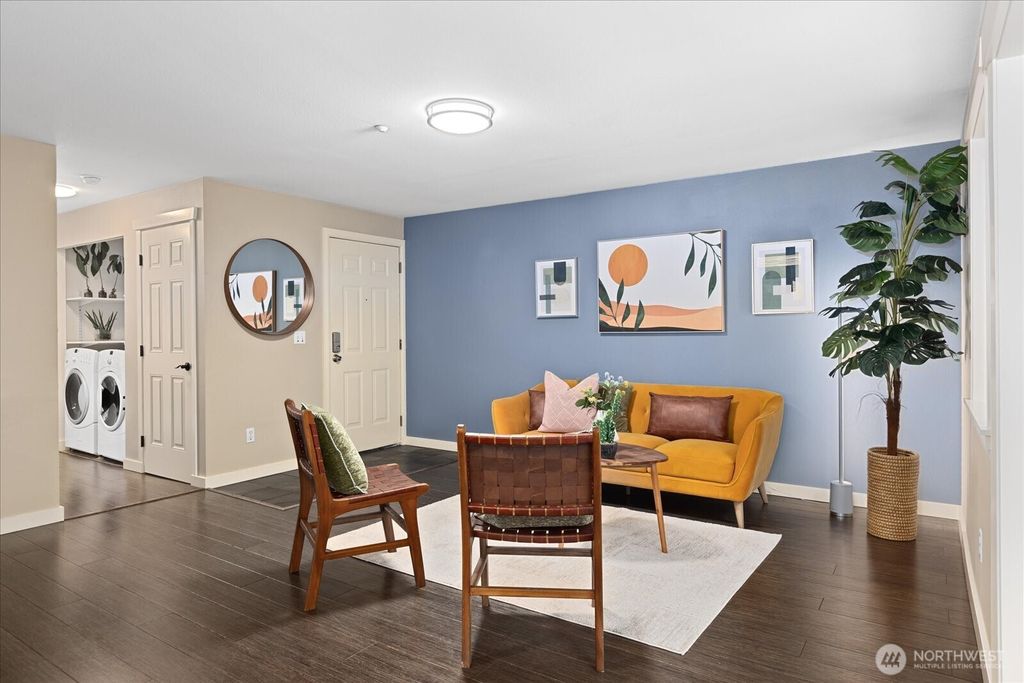 Photo of 595 Newport Way NW #E4, Issaquah, WA 98027 (MLS # 2382945)