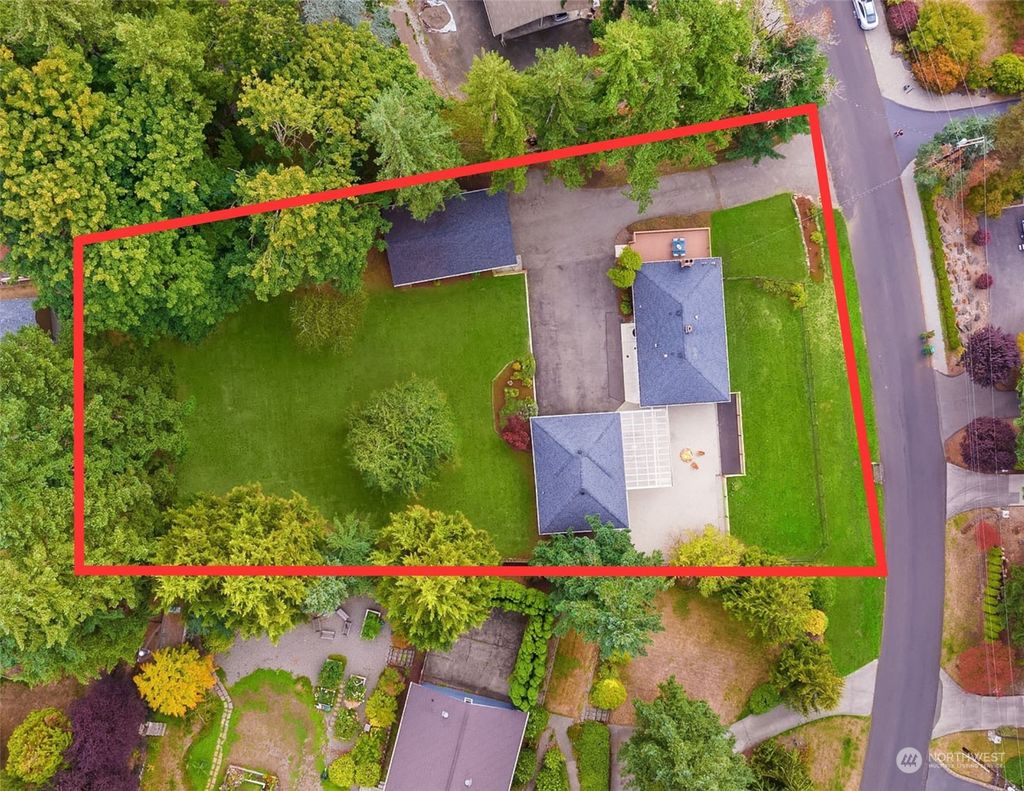 Photo of 5504 231st Avenue SE, Issaquah, WA 98029 (MLS # 2178576)