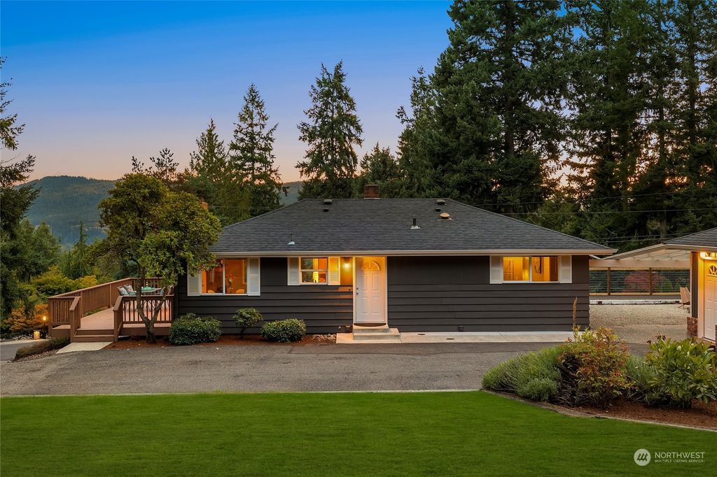 Photo of 5504 231st Avenue SE, Issaquah, WA 98029 (MLS # 2178576)