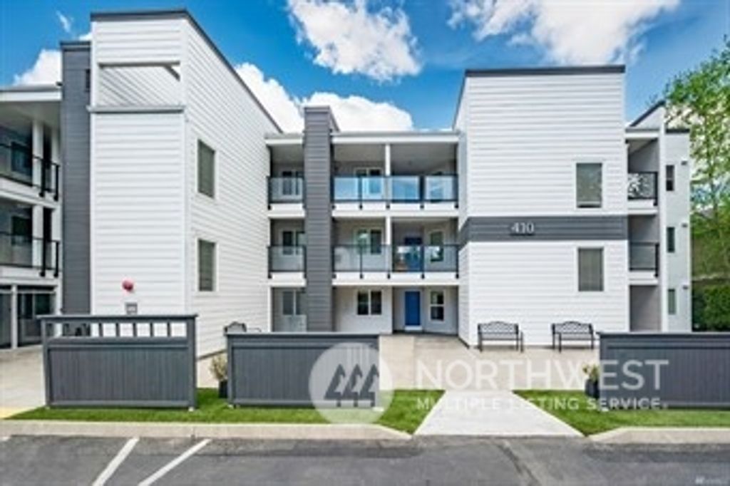 Photo of 410 2nd Avenue S #313, Kirkland, WA 98033 (MLS # 2155604)