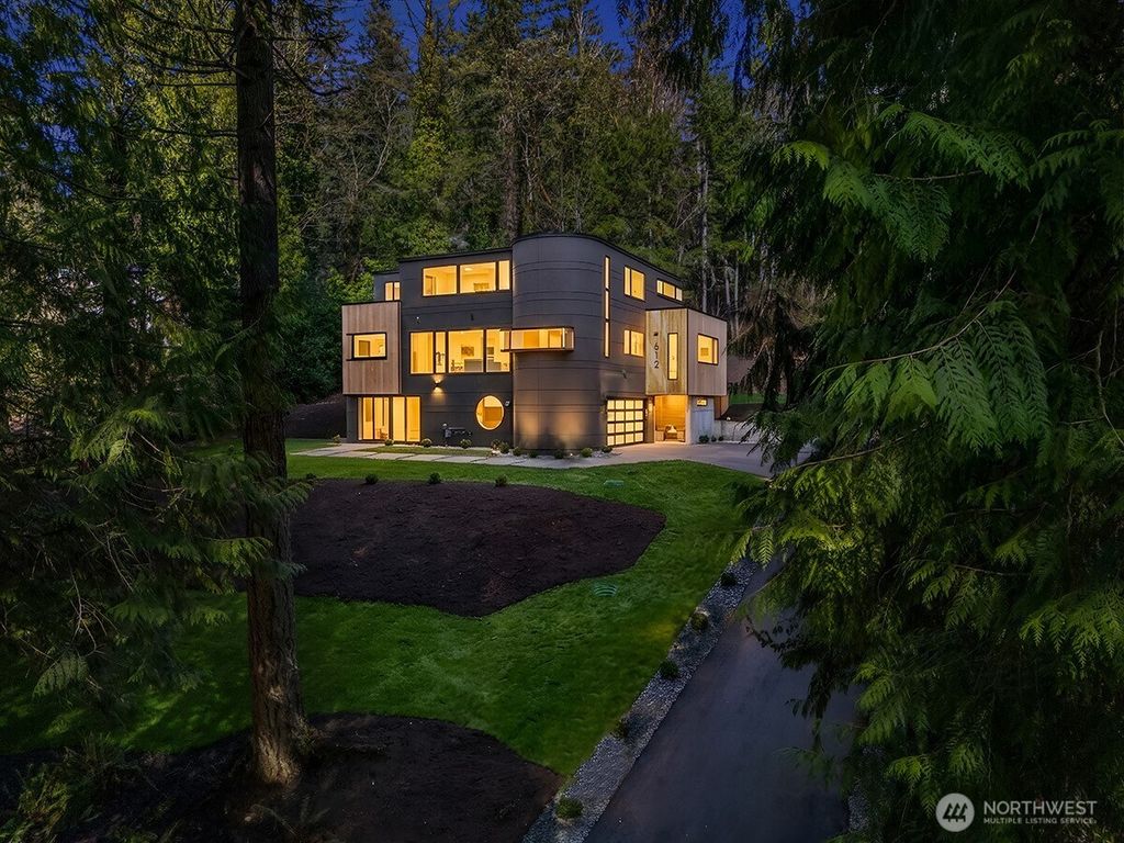 Photo of 612 219th Avenue NE, Sammamish, WA 98074 (MLS # 2497366)