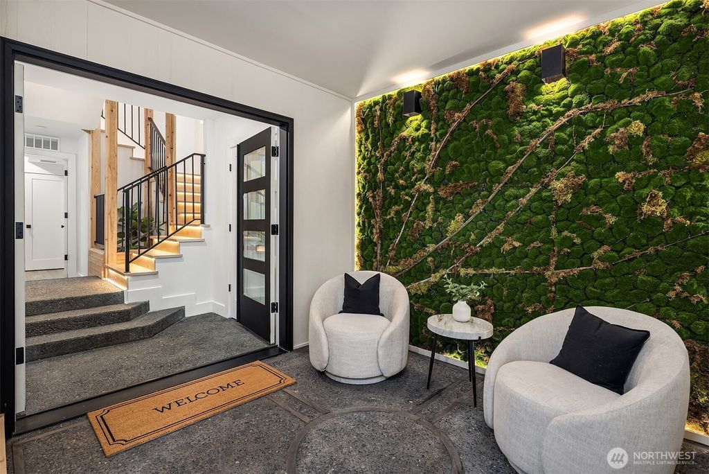 Photo of 612 219th Avenue NE, Sammamish, WA 98074 (MLS # 2497366)