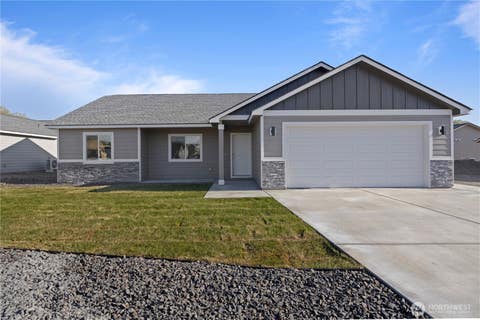 Photo of 923 La Vista Drive, Warden, WA 98857 (MLS # 2478705)