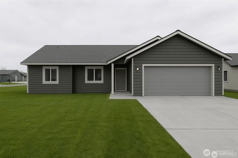 Photo of 924 La Vista Drive, Warden, WA 98857 (MLS # 2478705)