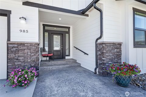 Photo of 985 Spring Mountain Drive, Wenatchee, WA 98801 (MLS # 2377763)