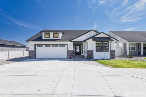 Photo of 985 Spring Mountain Drive, Wenatchee, WA 98801 (MLS # 2377763)