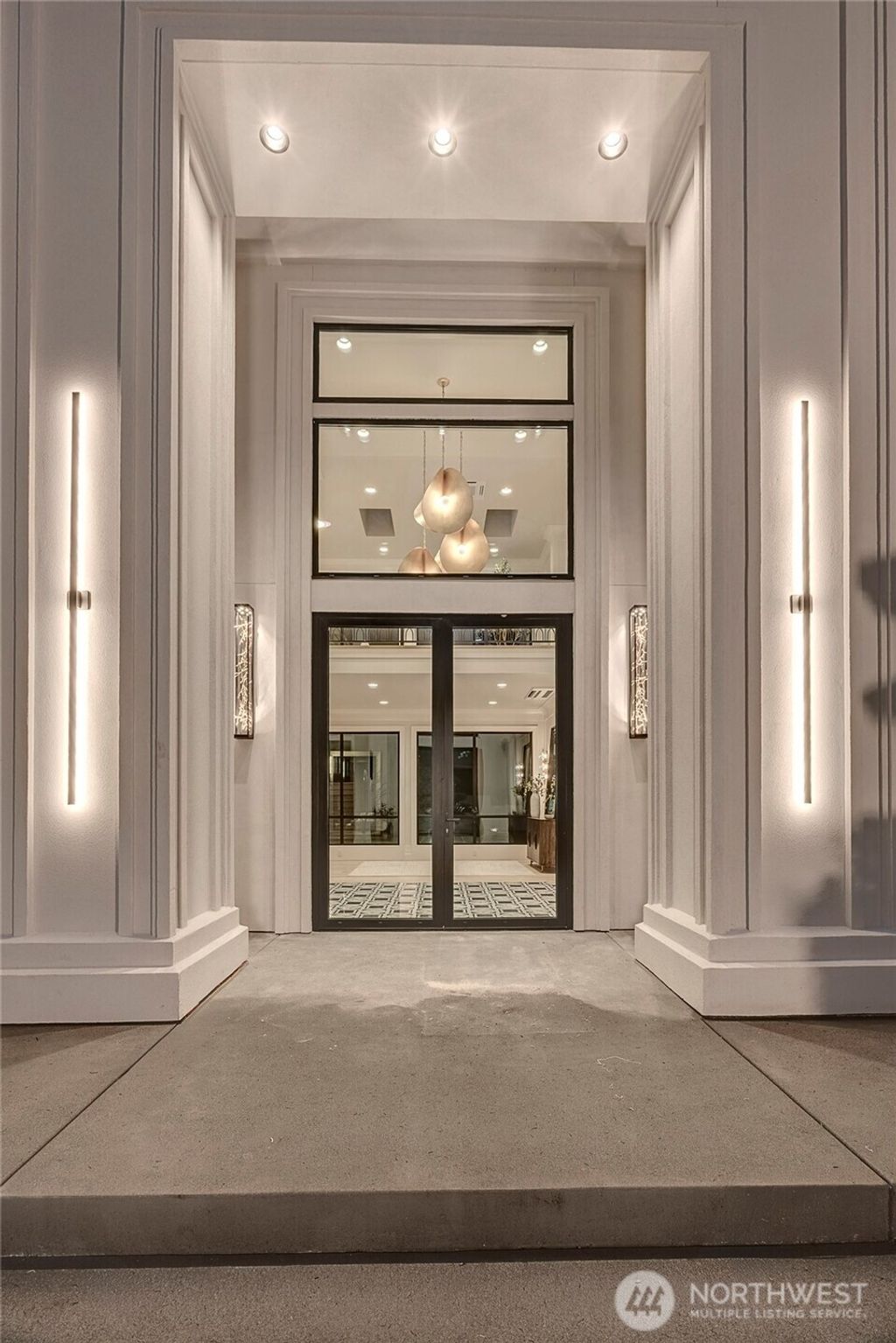 Photo of 2837 Evergreen Point Road, Medina, WA 98039 (MLS # 2467028)