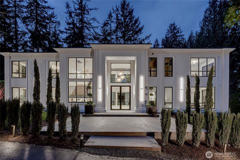 Photo of 2837 Evergreen Point Road, Medina, WA 98039 (MLS # 2467028)