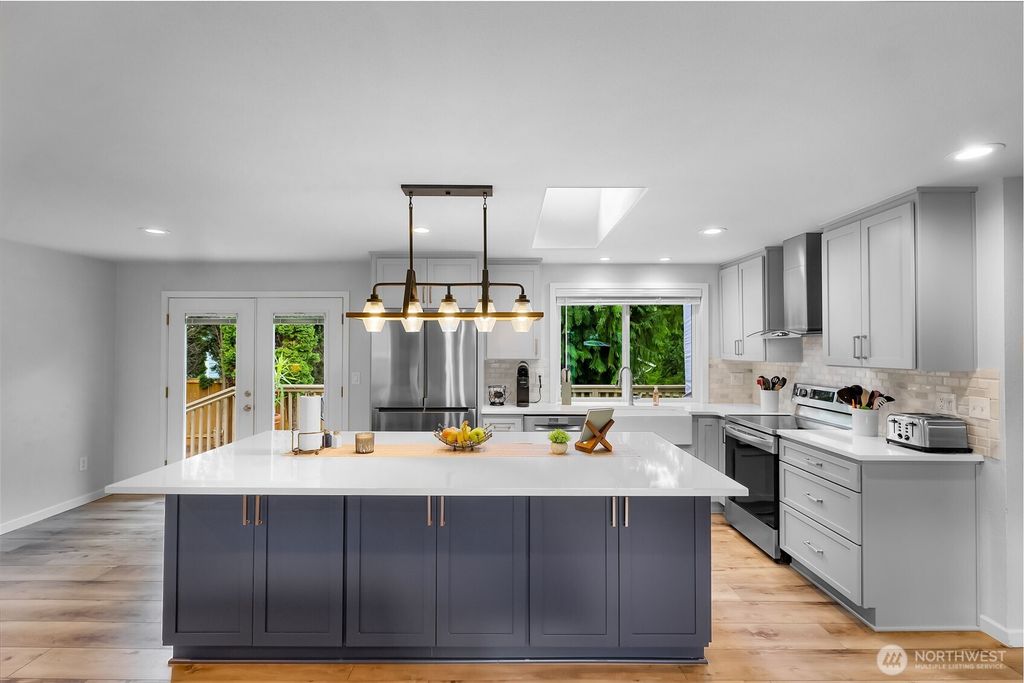 Photo of 14013 113th Avenue NE, Kirkland, WA 98034 (MLS # 2512203)