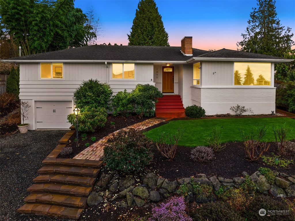 Photo of 1050 Glen Street, Edmonds, WA 98020 (MLS # 2202444)