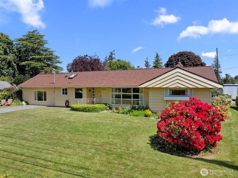 Photo of 1213 Alaska Avenue, Anacortes, WA 98221 (MLS # 2531033)