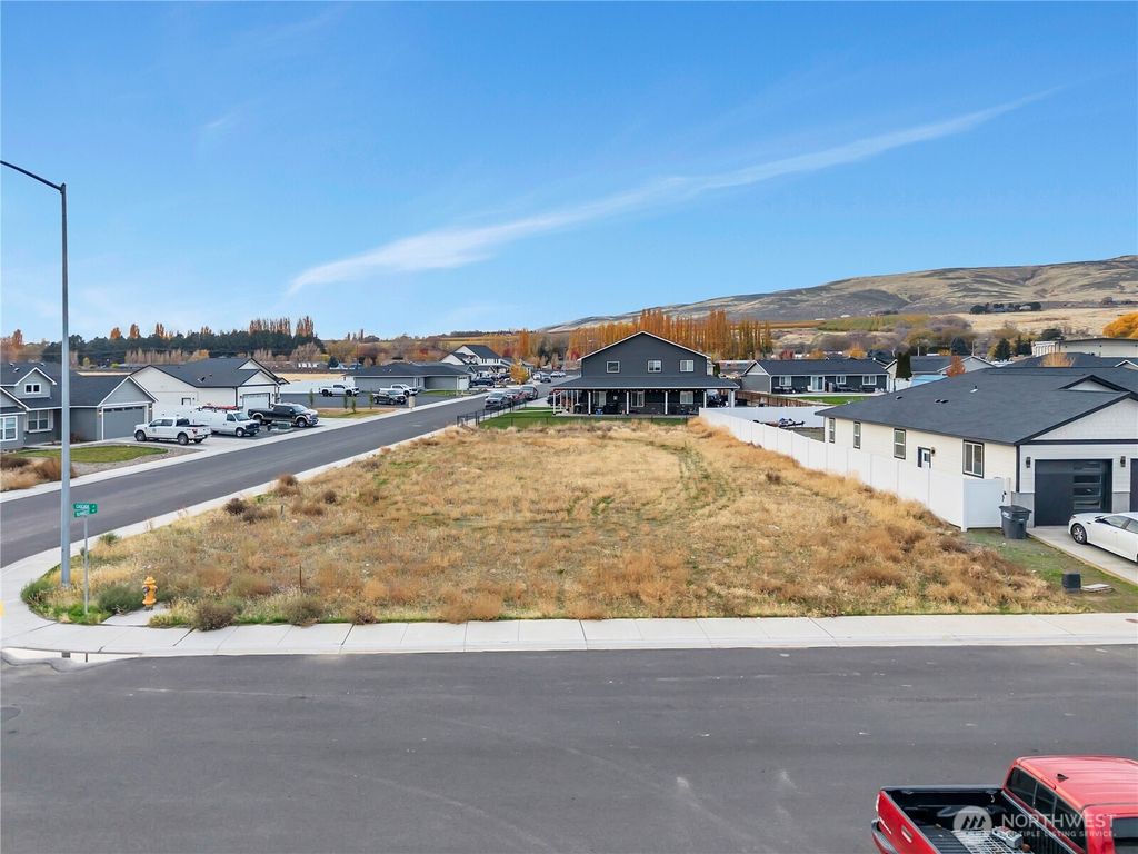 Photo of 2399 Cascade St, Ephrata, WA 98823 (MLS # 2463014)