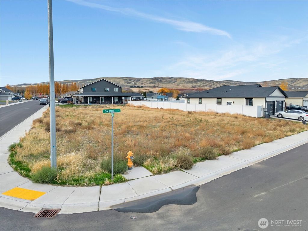 Photo of 2399 Cascade St, Ephrata, WA 98823 (MLS # 2463014)