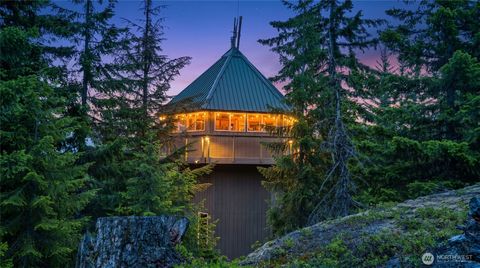 Photo of 861 Via Kachess Rd RD, Easton, WA 98925 (MLS # 2537795)