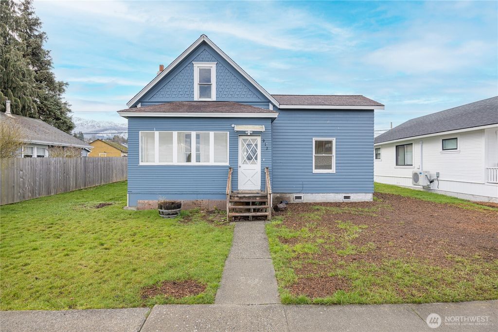 Photo of 912 E 4th Street, Port Angeles, WA 98362 (MLS # 2475653)