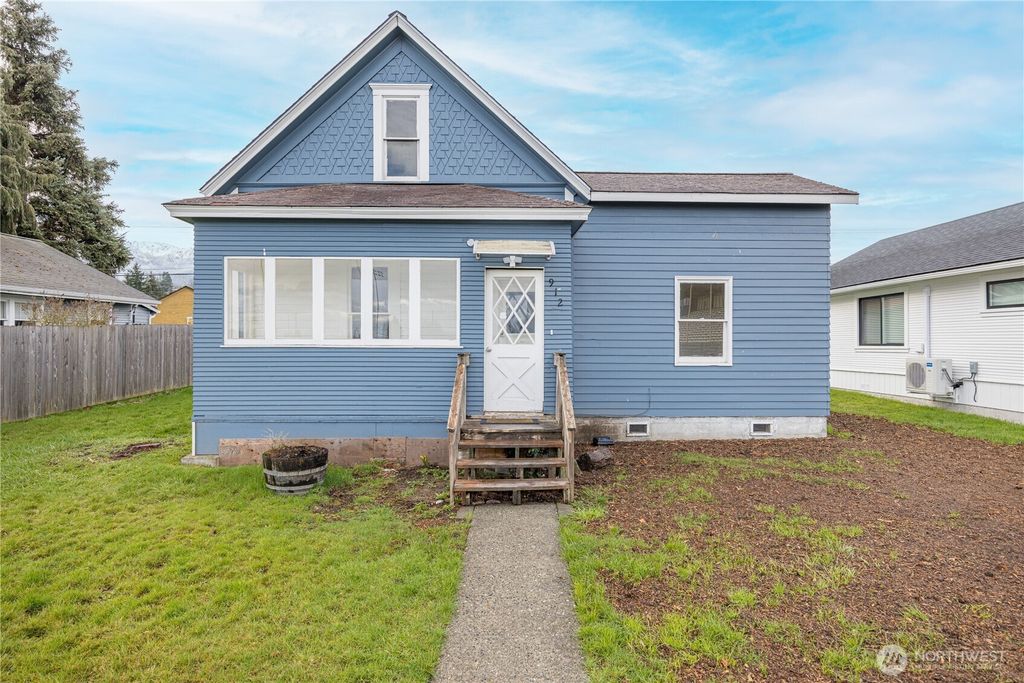 Photo of 912 E 4th Street, Port Angeles, WA 98362 (MLS # 2475653)