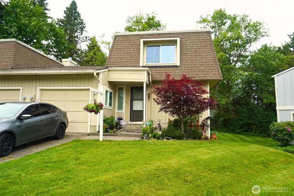 Photo of 3219 134th Place SE #B, Lynnwood, WA 98087 (MLS # 2525056)