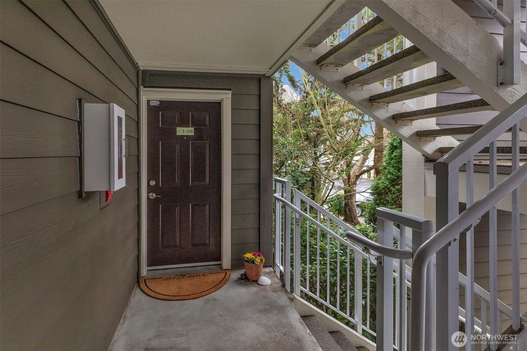 Photo of 300 N 130th Street #3206, Seattle, WA 98133 (MLS # 2345124)