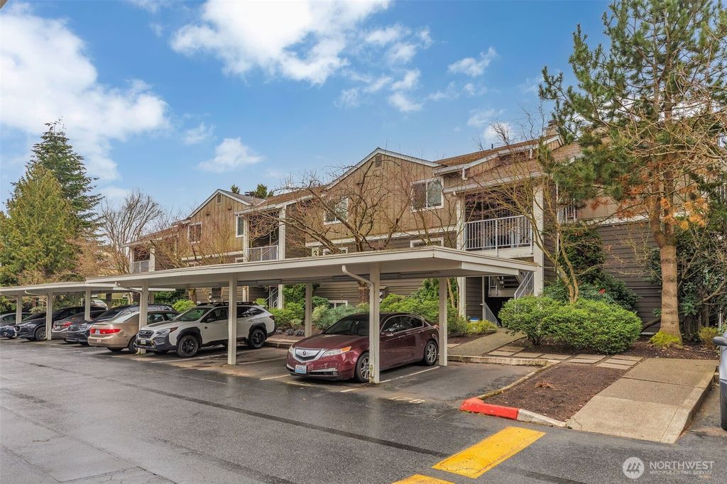 Photo of 300 N 130th Street #3206, Seattle, WA 98133 (MLS # 2345124)