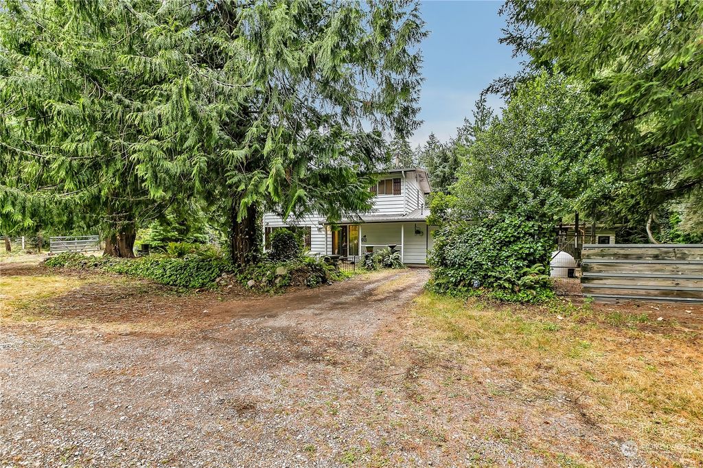 Photo of 13205 166th Avenue SE, Renton, WA 98059 (MLS # 2270711)