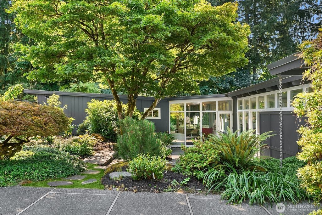 Photo of 5337 146th Avenue SE, Bellevue, WA 98006 (MLS # 2488588)