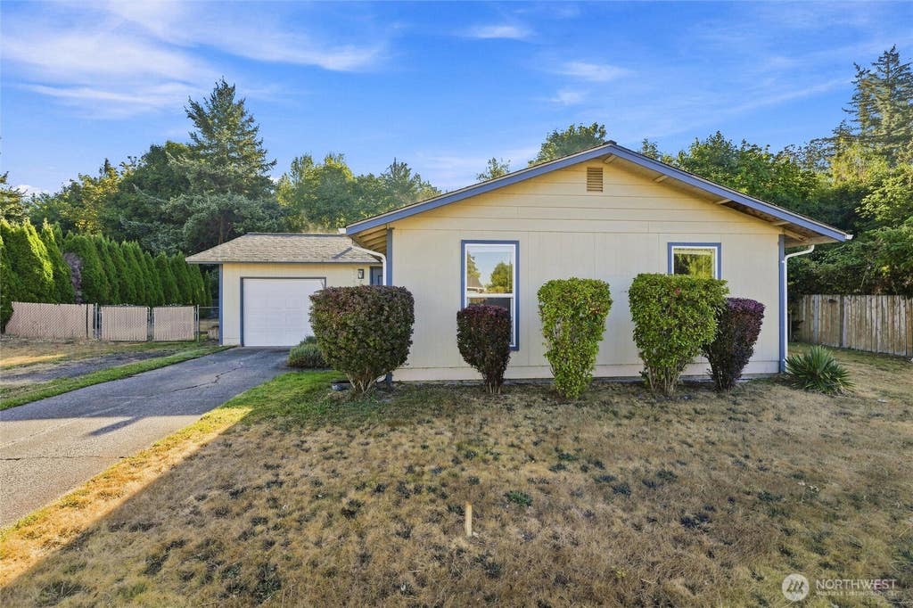 Photo of 283 Pollman Circle, Lynden, WA 98264 (MLS # 2573286)