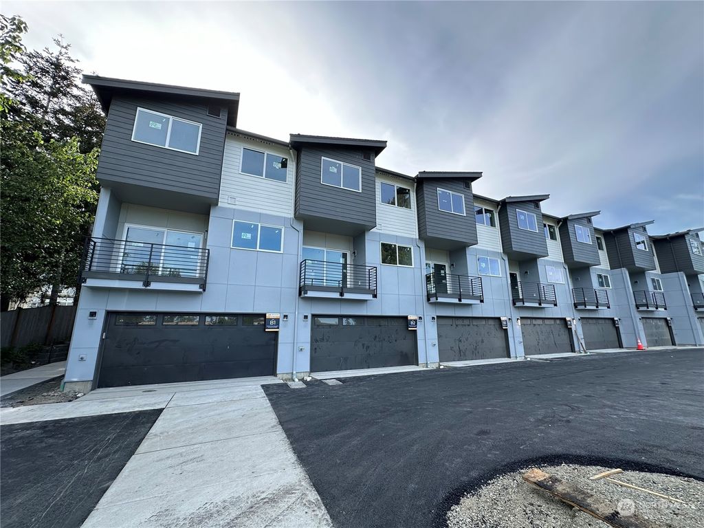 Photo of 806 164th Street SW #B5, Lynnwood, WA 98037 (MLS # 2196084)