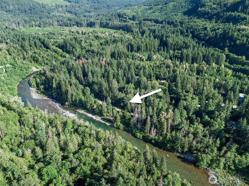 Photo of 76011 NE 123rd Street, Skykomish, WA 98288 (MLS # 2403815)