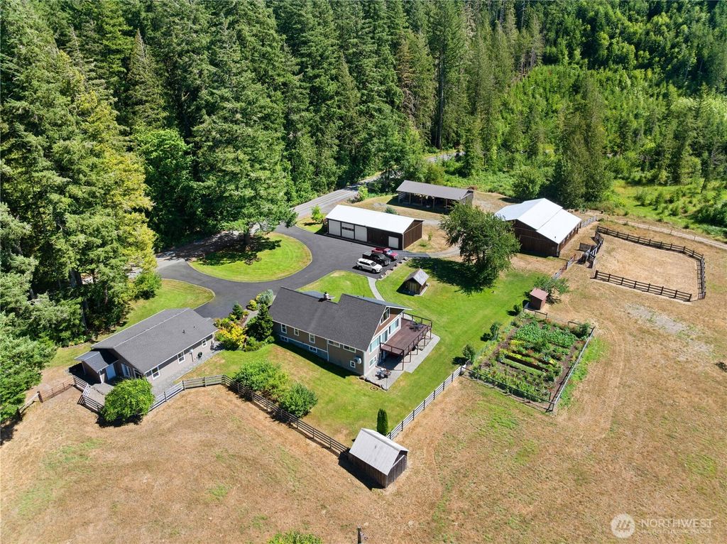 Photo of 192 Skinner Road, Randle, WA 98377 (MLS # 2524482)