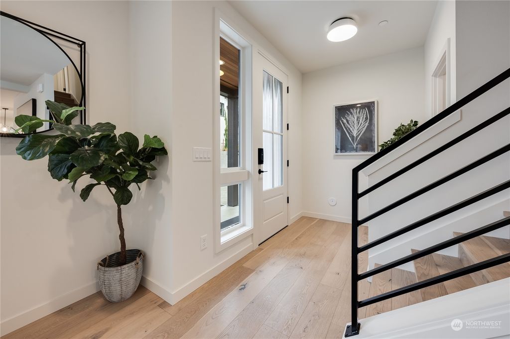 Photo of 11807 NE 75th Lane, Kirkland, WA 98033 (MLS # 2196677)