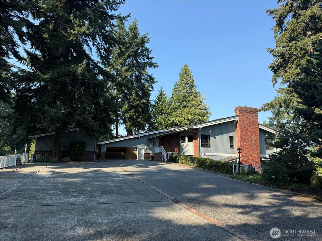 Photo of 4417 Crescent Avenue, Everett, WA 98203 (MLS # 2430051)