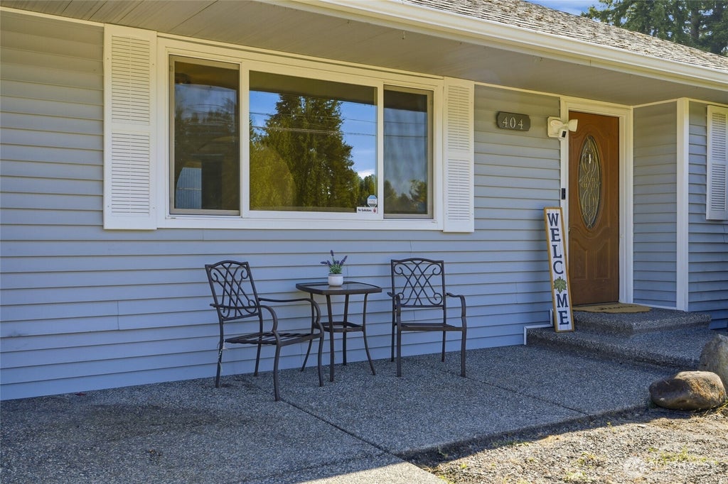 Photo of 404 60th ST SE ST, Everett, WA 98203 (MLS # 2549092)
