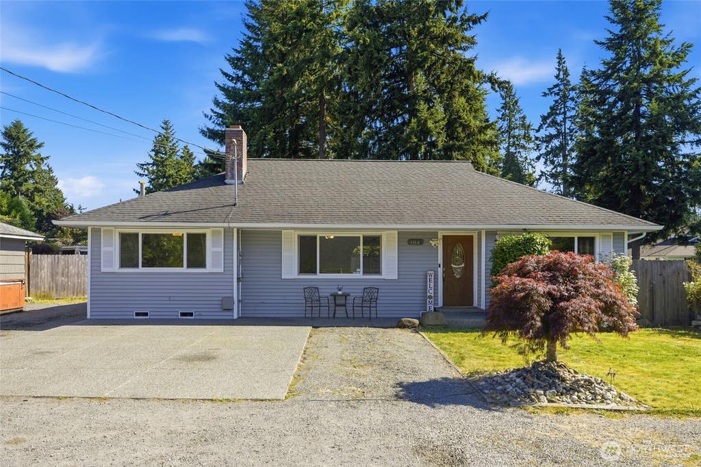 Photo of 404 60th ST SE ST, Everett, WA 98203 (MLS # 2549092)
