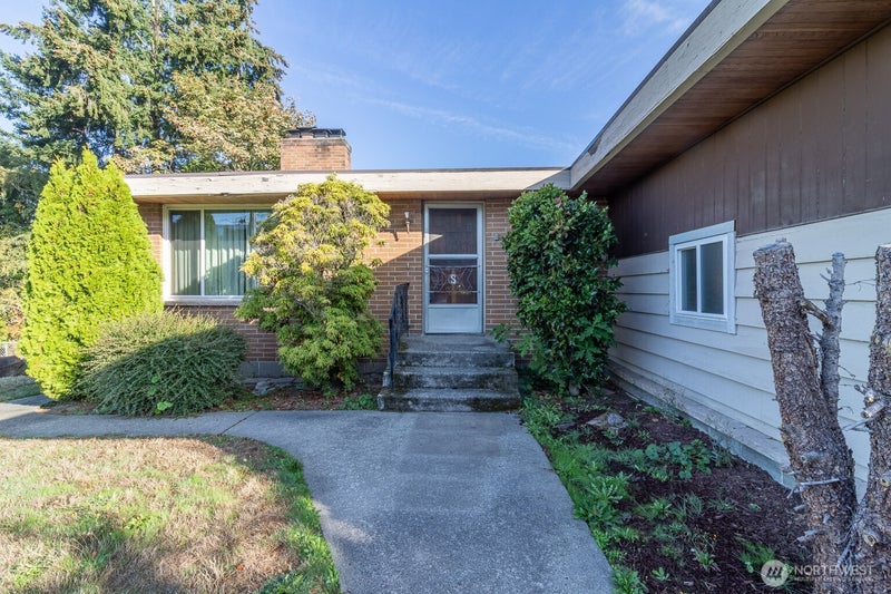 1210 N 33rd Place